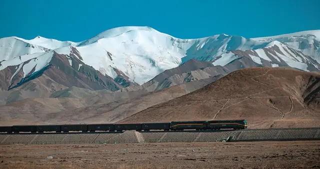 青藏铁路下的无声守护者：数万根“热棒”的进化史