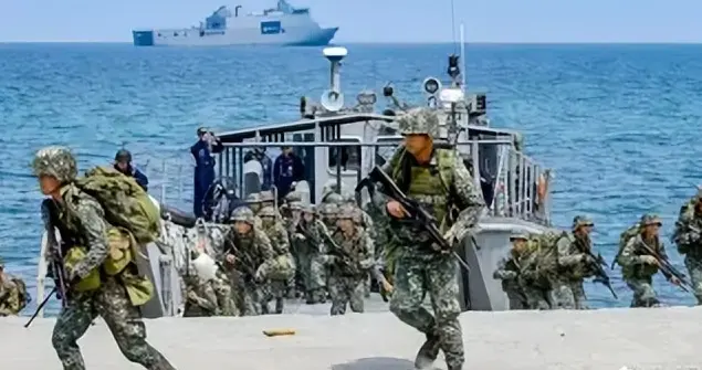 中美黄岩岛海空硬碰硬，解放军双舰队包抄，美菲联军陷入两难境地