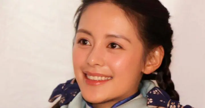 她是胡歌深爱、刘烨难忘的女人，受央视力捧多年，至今都没能走红