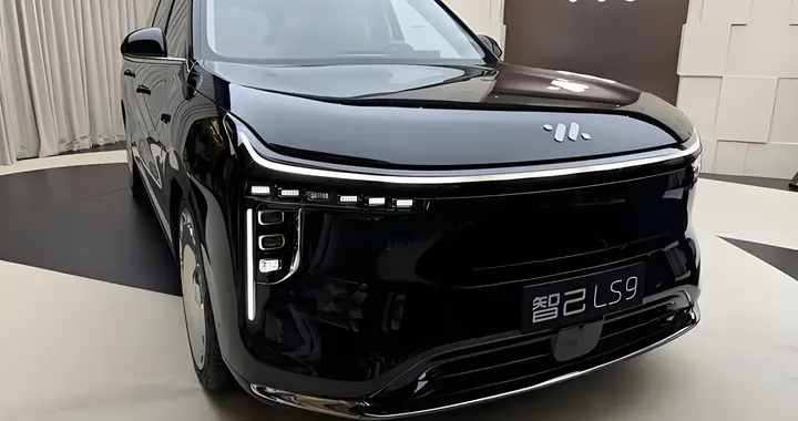 32.28万起售，入门即满配！深度品鉴上汽旗舰大六座智己LS9