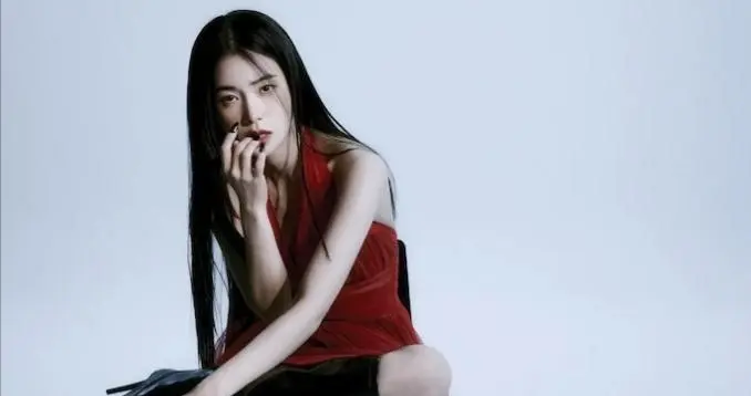 她被封韩娱恶女天花板，这 90 后清冷脸，把偏见踩成垫脚石！