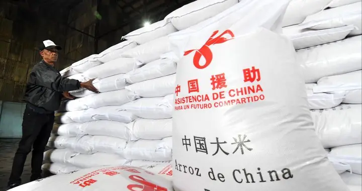 无视特朗普警告，中国巨轮抵达哈瓦那港口，援助古巴上万吨大米