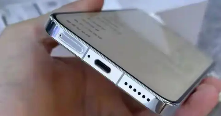 华为这次真听劝了！小屏党等得都快哭了Mate 80 mini，6.36英寸直屏