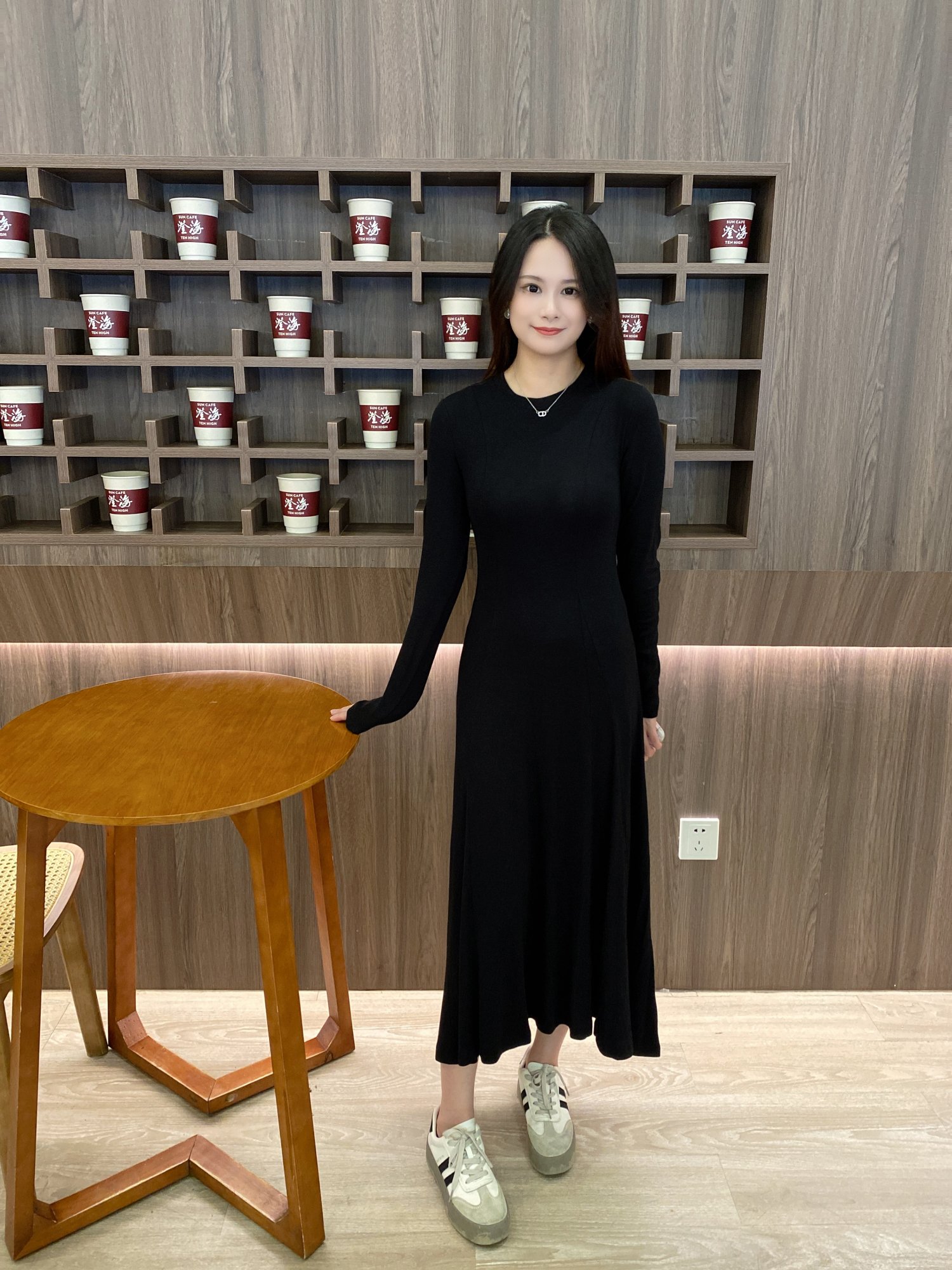 可以穿一整个秋冬的小黑裙