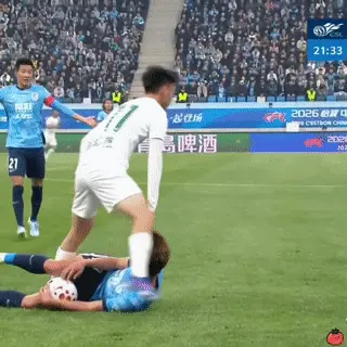 足球时刻：浙江队0-3大比分落后大连英博