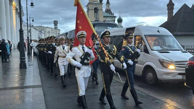中方还未登机，普京9字定调中俄关系，庆典阵容已定，美很不喜欢