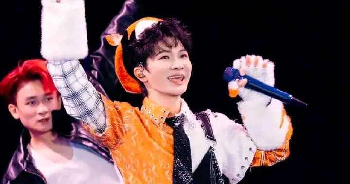 周深香港演唱会公开发售秒罄，3天4次以0票告终，见证歌手高人气