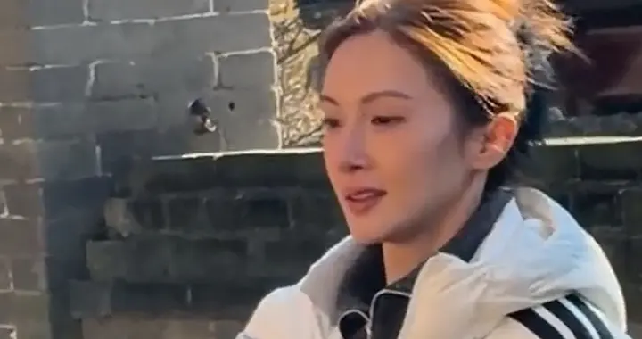 网友在辽宁丹东大孤山偶遇金晨