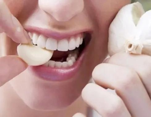 老人说“吃葱不吃蒜，肚子里面就捣乱”说得有没有道理？