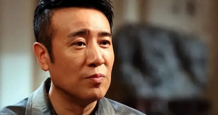于和伟：3岁丧父，吃姐姐奶水长大，成名后给8个哥哥姐姐买房！