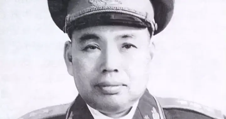 许世友与周总理比拼酒量，豪言若败甘愿给总理磕头三响！