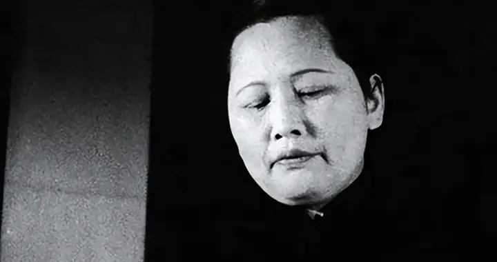 34年后宋庆龄才敢说：红军快饿死那会，是我拿孙中山家底救他的命
