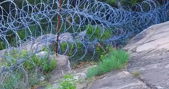 2500万把泰山围上刀片，宁愿拦路封山也不升级服务，意欲何为