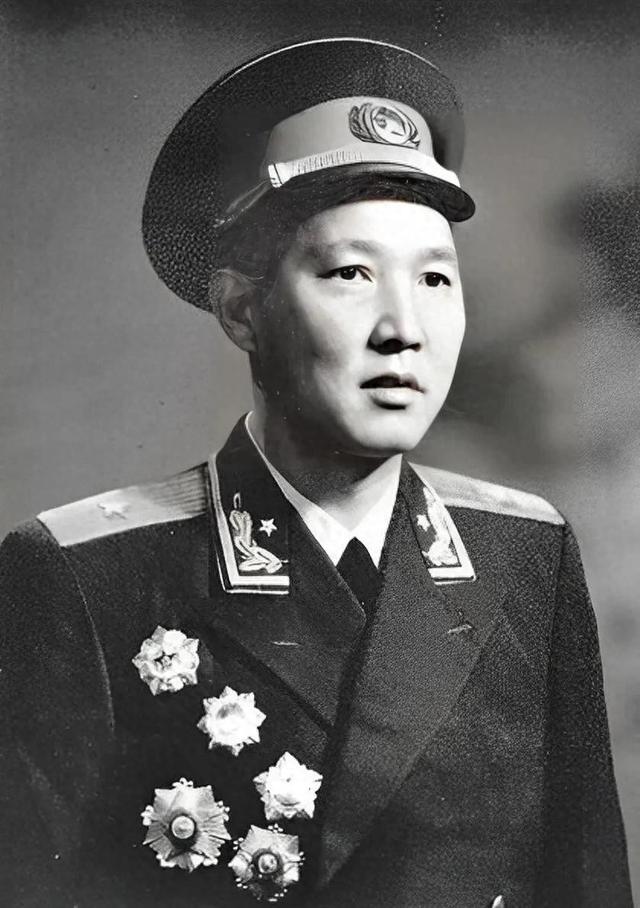 铁原阻击战时，傅崇碧指挥的4个师的师长都有谁？他们结局如何？