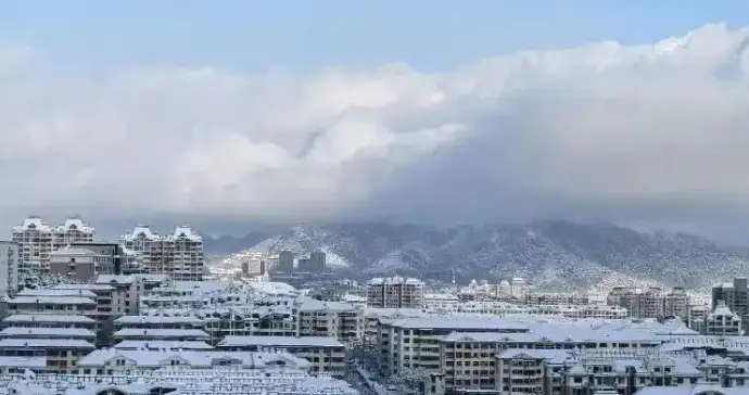 烟台暴雪下冒烟了