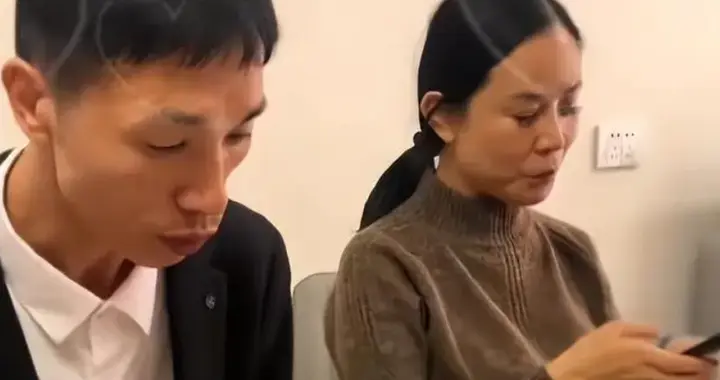 33年寻亲，1天就闹掰：弟弟直播间撂狠话，谁在“绑架”谁？