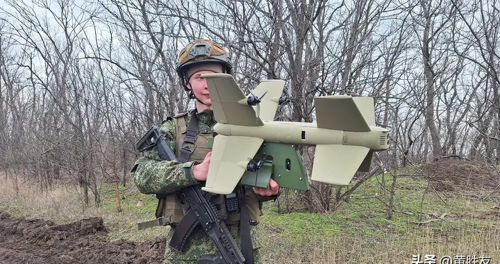 俄军列装 “枞树” 自导无人机，高效拦截摧毁乌克兰各种无人机。