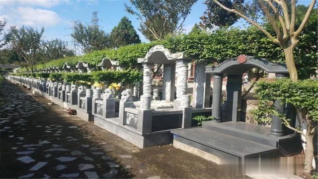 坟墓风水最佳朝向解析：如何为逝者择吉地旺子孙