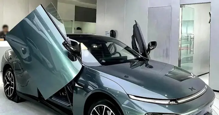 20万买纯电轿车，P7i这波真的杀疯了？我说实话：它把短板补齐了