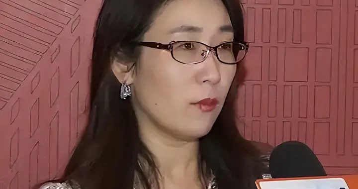 又反转？朱女士无意说漏嘴，真实目的曝光，18岁女儿成“牺牲品”
