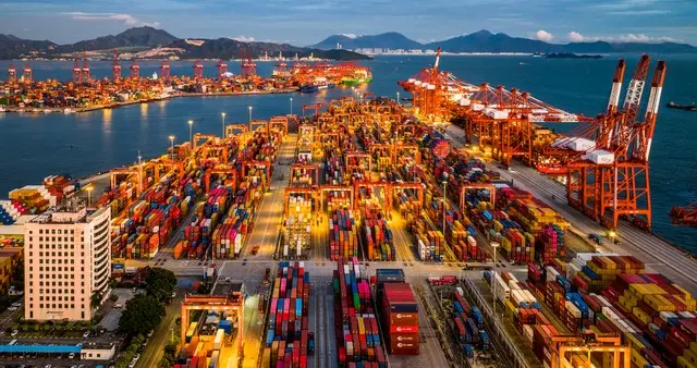 接近1.2万亿美元顺差，中国是在“倾销世界”，还是在托底全球？