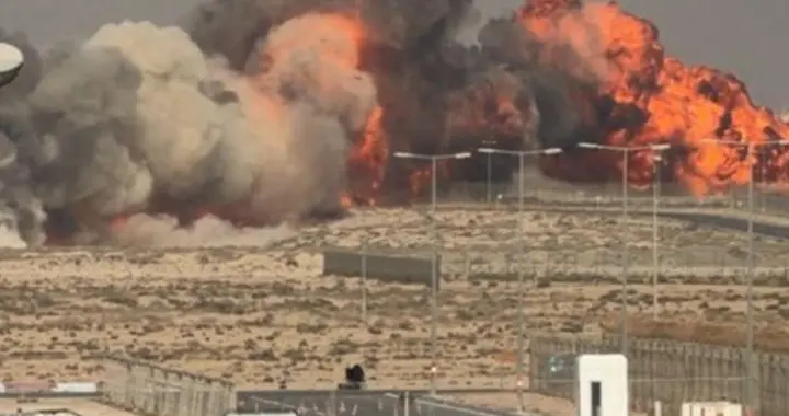 突发！迪拜航展巨响，印度光辉战机坠毁，飞行员瞬间被火光吞没