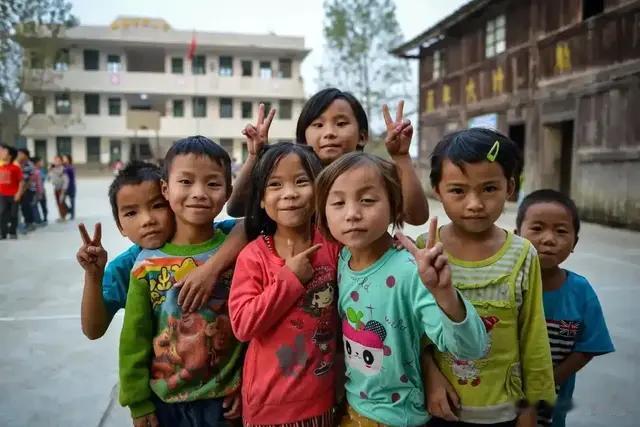 90年我中师毕业分到村小学，遭初恋父母嫌弃，后来我成校长的女婿