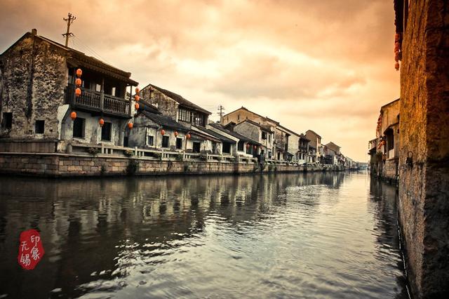 美食媲美扬州，游客比苏州少，江苏这座老城才是最推荐的美食之都