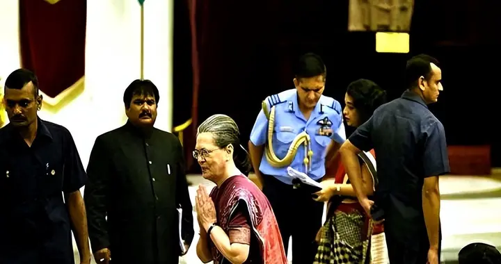 印度司法有多魔幻？43万审犯无期等待，5年无证最高院跪求放人！