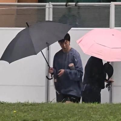 晓文识趣：今日中午成都下雨，王曼昱与徐奕