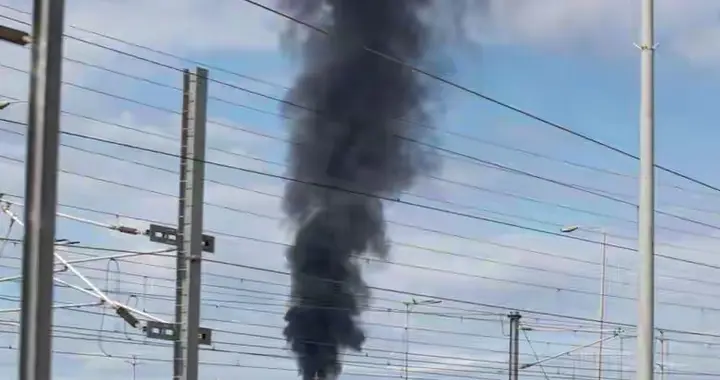 伊朗反击太快，只给以2小时，导弹从天而降，以色列民众抱头鼠窜