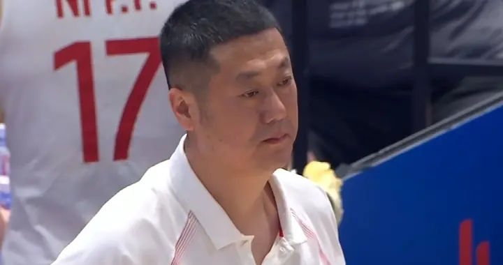 赵勇使用两点换三点战术太教条，刚打出的节奏被自己破坏导致输球