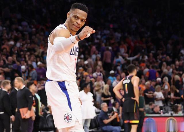 年薪94万美元！快船失去中产特例，威少只能以白菜价留队