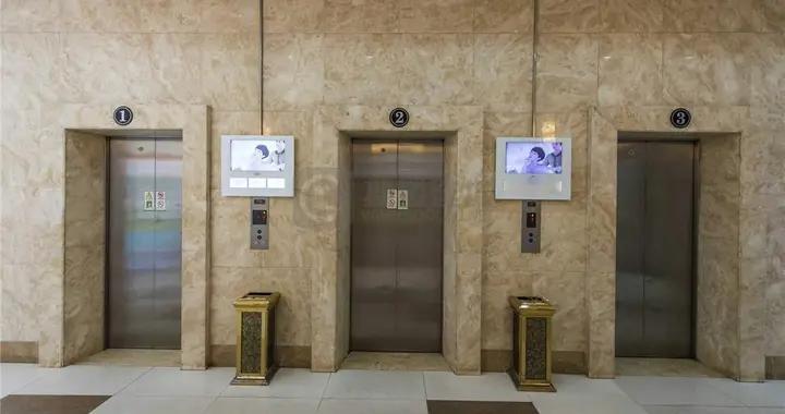 电梯间的第100次相遇