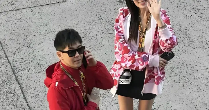 50岁林志颖带老婆现身上海F1！状态超显年轻，42岁陈若仪长腿抢镜