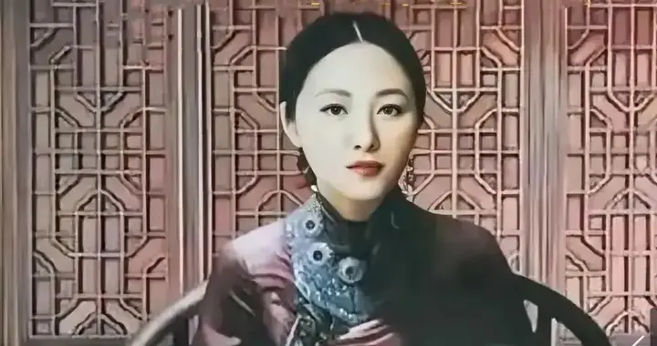 清末，陕西女首富周莹的画像，她五官大气，透着一股不服输的劲头