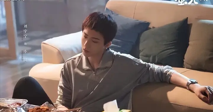 看完《玫瑰丛生》，觉得我身边的人还是挺正常的