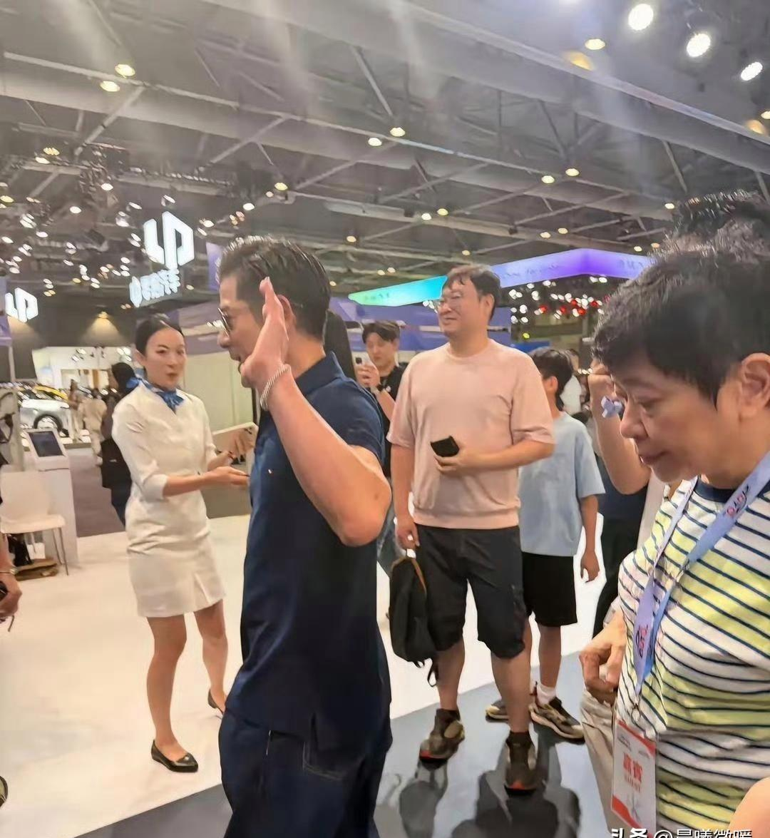 郭富城经纪人小美近照曝光，年过60状态自然引关注，与方媛同框引发热议。...