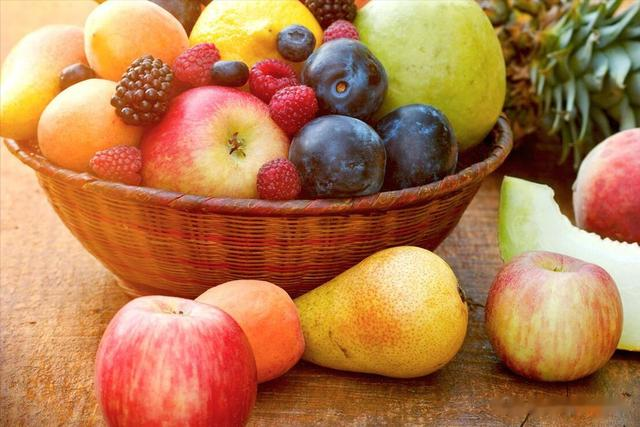 热量比苹果还低！这5种夏季水果，含糖少、热量低，好吃、不长肉