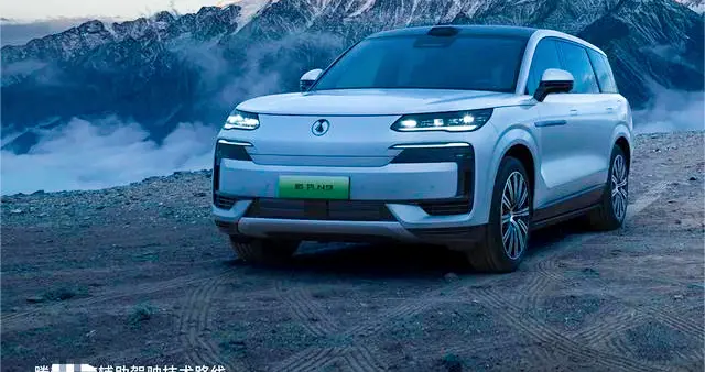 比理想L9 灵活？腾势N9 ，蟹行停车 + 云辇 - A，40 万内拿下
