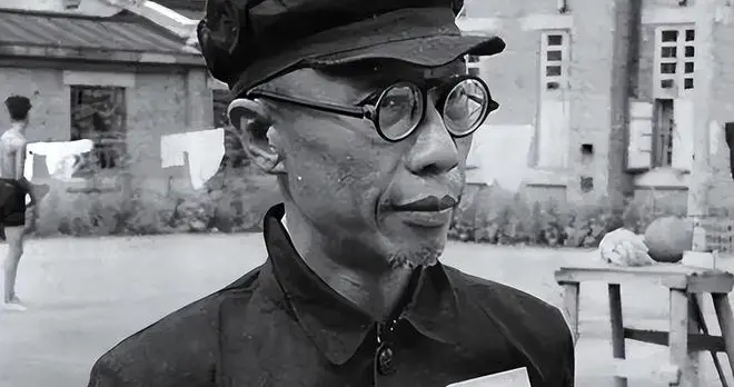 唯一办过户籍的皇帝溥仪，地址令民警惊讶，文化程度一栏独一无二