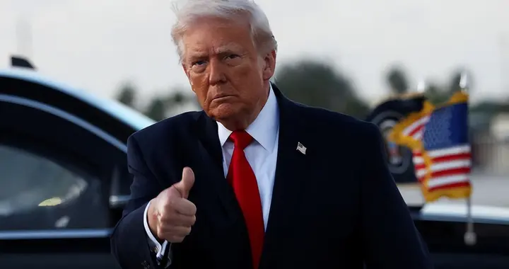 特朗普：今天10点围伊朗，两艘战舰到位，骂完伊朗堵海峡自己也封