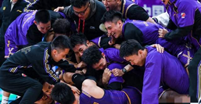 开拓者被罚10万，高管停职两周，杨瀚森这事到底啥情况？。