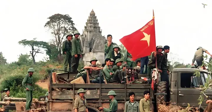1979—1989：两线作战的疯狂越南，是如何把自己逼到绝境的？