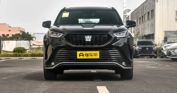 丰田皇冠陆放智能电混双擎系列，适合家用，哪一款更值得选？