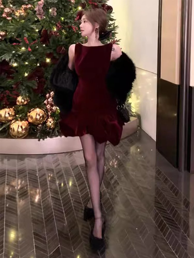 红色丝绒露背蓬蓬礼服裙高级感轻奢高端精致