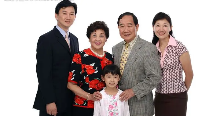 婆婆住院后，老公逼我辞职伺候，我直接把离婚协议拍在桌上