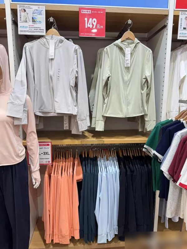 优衣库防晒衣爆火：今夏最“色”的防晒战衣凭啥圈粉？
