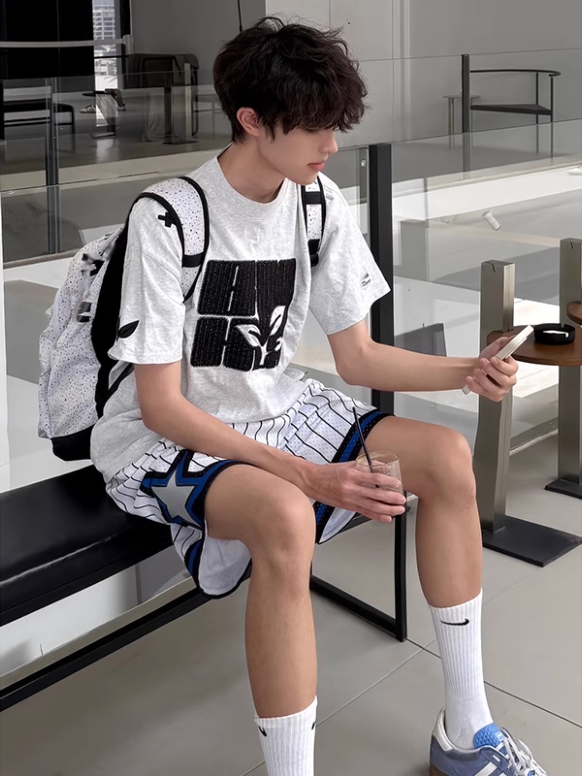 白花灰字母刺绣短袖男夏季小领口男生穿搭T