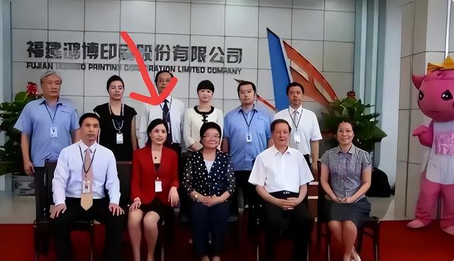 一家七口套现20亿！逃离后晒出身后的美国国旗，留下17万股民买单